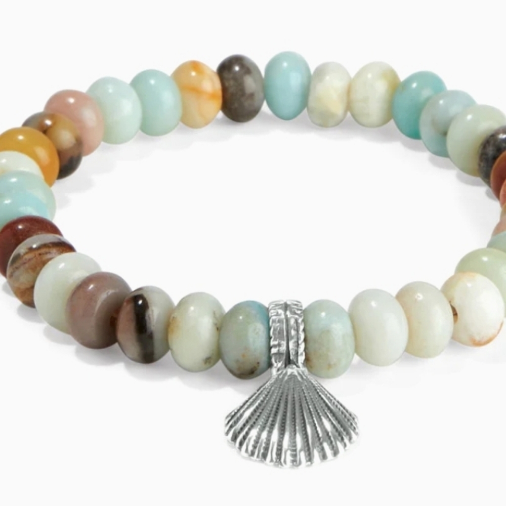 Silver Shells Bay Stretch BraceletA beautiful palette